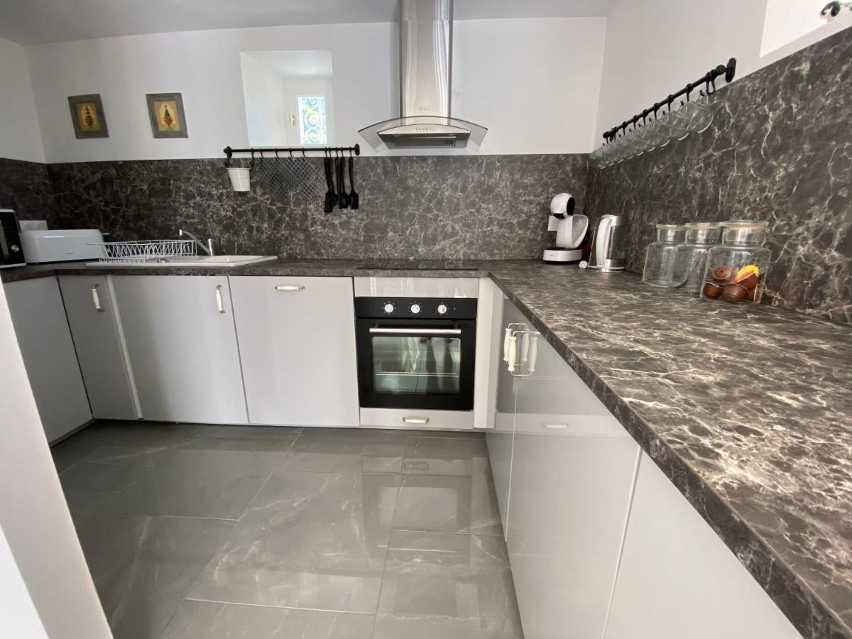 Amity. Exclusive Poolside Garden Apartment Сарла-ла-Канеда Экстерьер фото